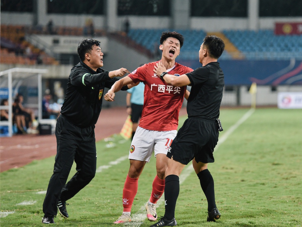 广西平果队务黄浩因不当行为被追加2场禁赛